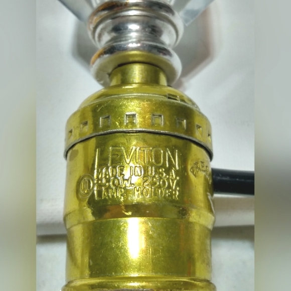 Leviton Vintage Crystal geometric cube prism lamp - Picture 10 of 11